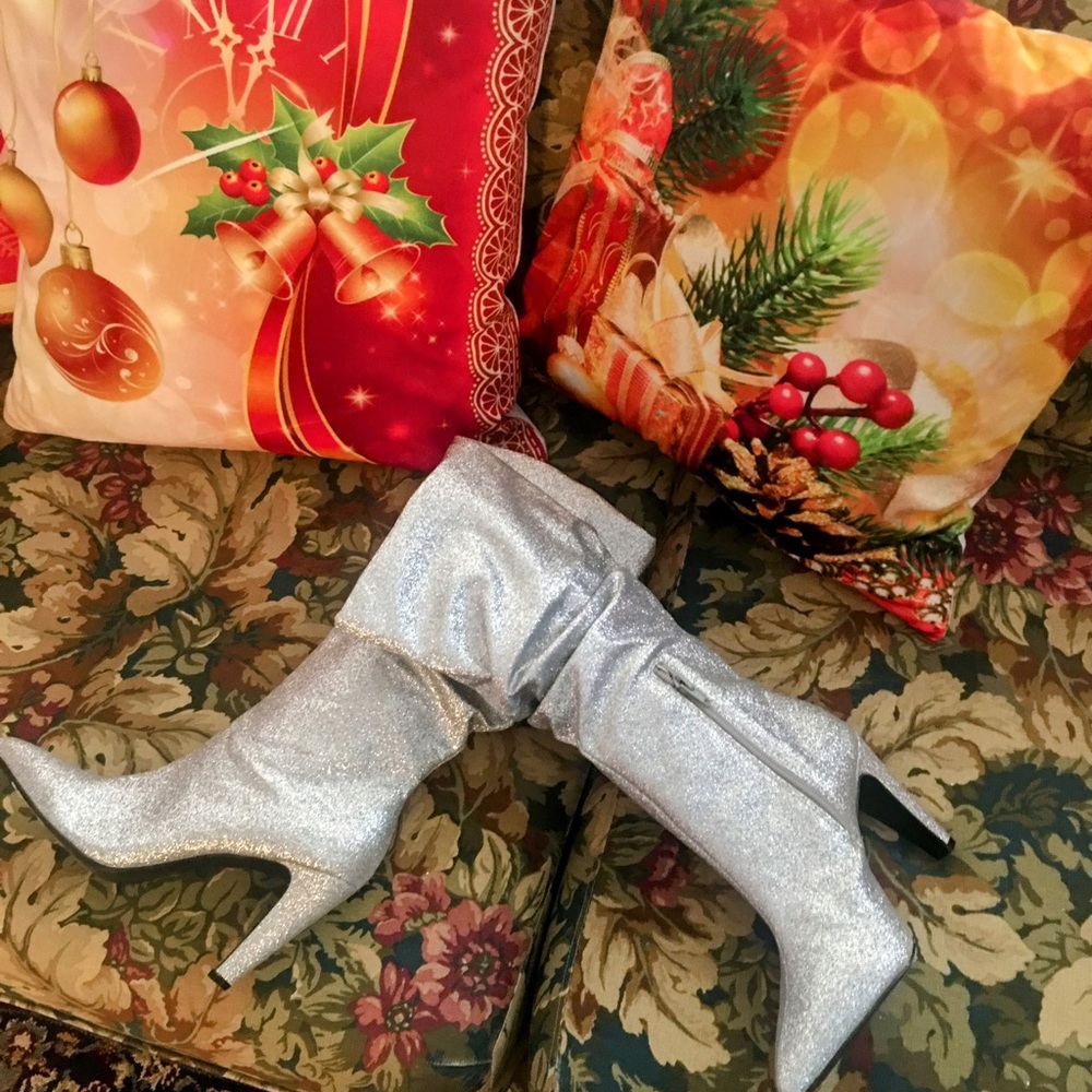 Just in time for holidays brand new sparkly boots